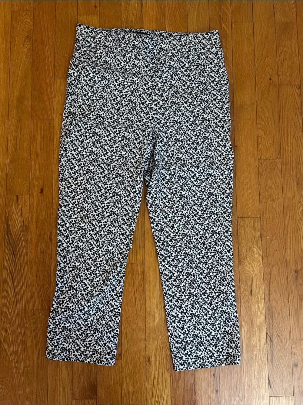 Hilary Radley Black & White Printed Capris